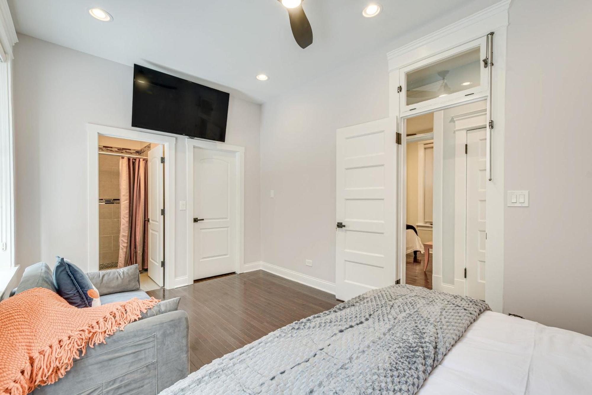 Spacious Condo With Deck About 3 Mi To Downtown Chicago! Eksteriør bilde