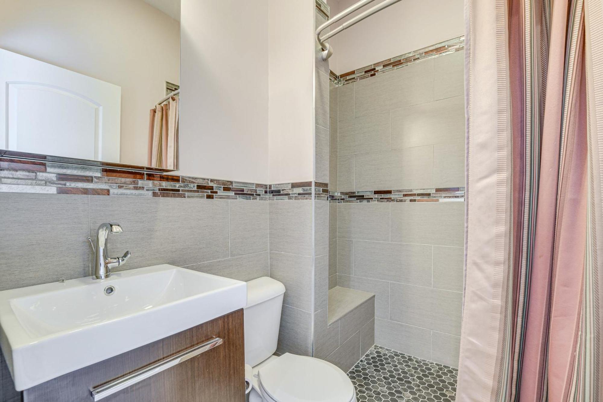 Spacious Condo With Deck About 3 Mi To Downtown Chicago! Eksteriør bilde